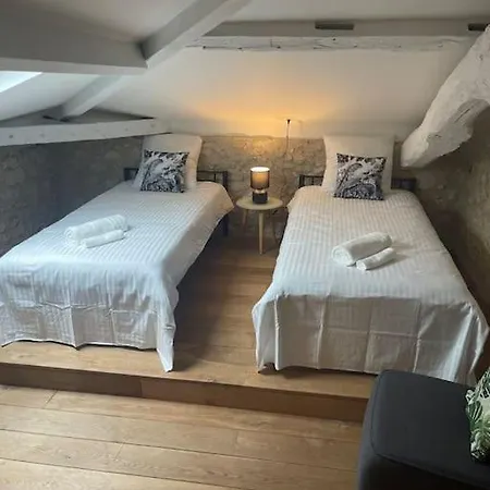 Vakantiehuis La Chartreuse Avec Piscine *