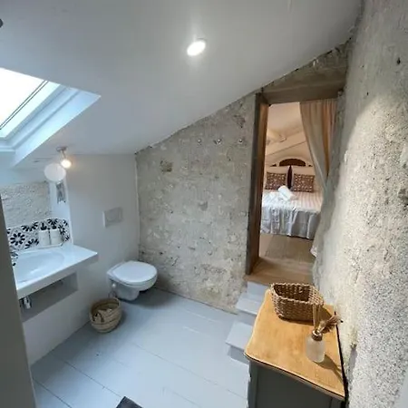Vakantiehuis La Chartreuse Avec Piscine *